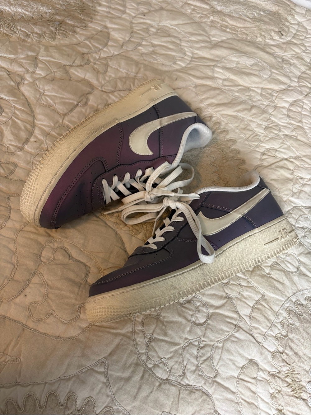 Nike Air Force 1 '07 LV8 Low Iced Lilac Iridescent Colorway 6.5Y - Picture 5 of 10